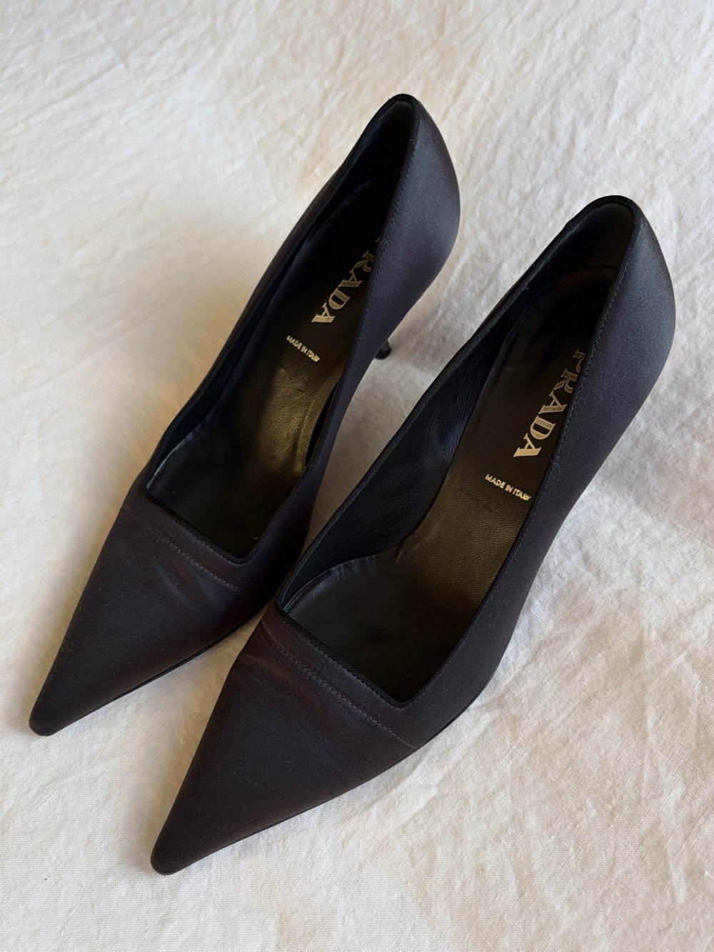 Vintage Prada Satin Pointy Toe Classic Simple Heels Pumps Black